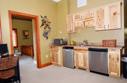 McHenry House | Deep Creek Ski Boat Golf Fish prvt indoor pool hot tub updated cancellation plcy