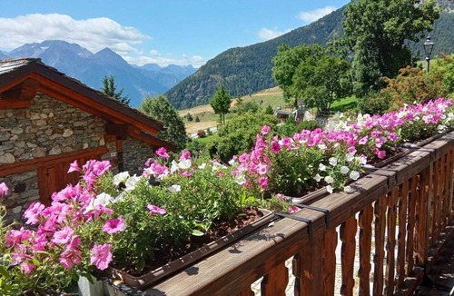 Venoz Apartment | Delightful apartment at 1800m above sea level with a view on the Alps