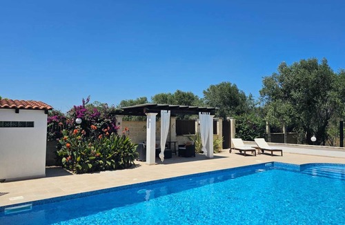 Oria Villa | Delightful villa with pool in landscaped gardens. 15% off remaining dates.