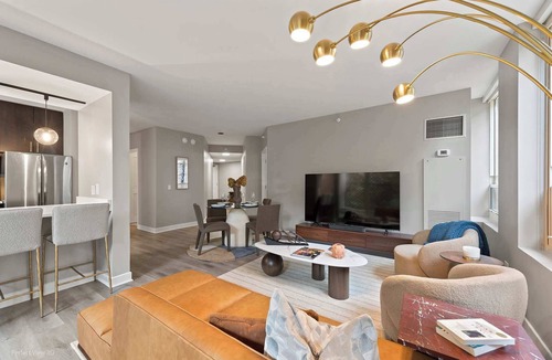 Rush and Division Apartment | Designer 3BR with Resort Amenities and Balcony