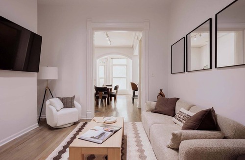 Rush and Division Apartment | Designer Loft 2E | Heart of Gold Coast/River North