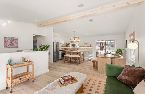 El Jebel House | Designer Mountain Home Outside Aspen! Sleeps 12! Walk to RFTA