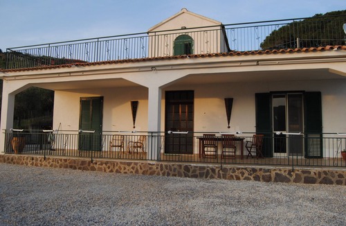 San Marco di Castellabate House | Detached house with great views of the sea and mountains, ideal with a dog
