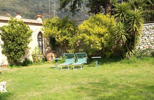 Nocchi Villa | Detached house with swimming pool and private garden in Tuscany between Lucca and the sea