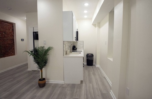 North Philadelphia West Apartment | Diamond Suites Philadelphia Center