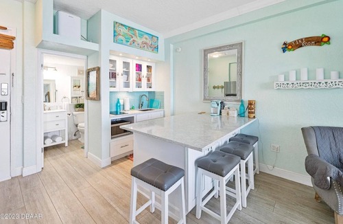 Daytona Beach Shores Apartment | Direct Ocean Front 1st Floor Studio Unit! Hawaiian Inn