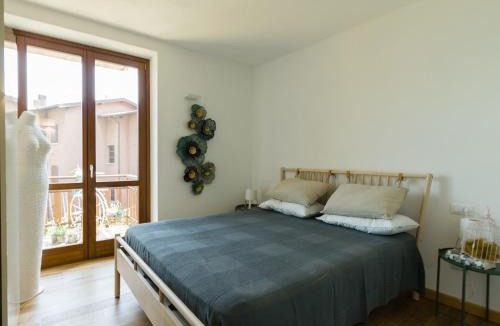 Zorzino Apartment | Discesa a Lago with terrace and garden on lake Iseo