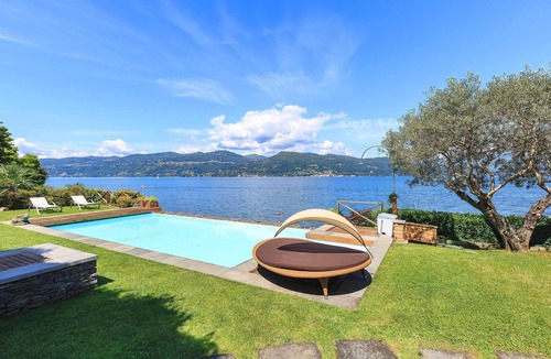 Ispra Villa | Distinctive stylish villa with pool directly on the lake shore! - Villa Isa