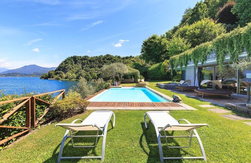Ispra Villa | Distinctive stylish villa with pool directly on the lake shore! - Villa Isa