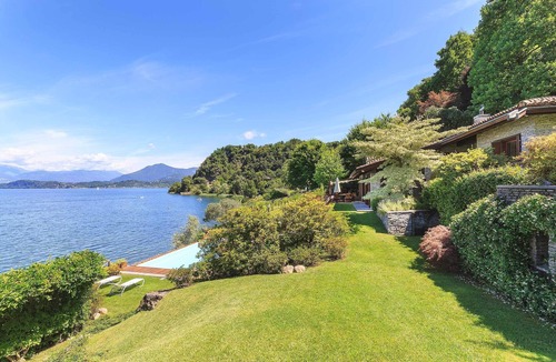 Ispra Villa | Distinctive stylish villa with pool directly on the lake shore! - Villa Isa