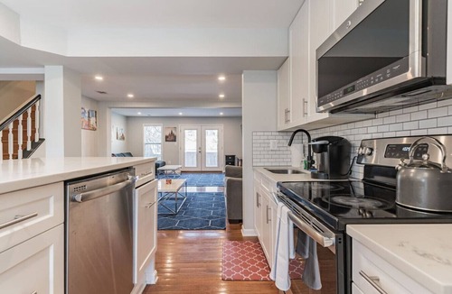 Columbia Heights Villa | District Townhome | Two Free Parkings | Howard U
