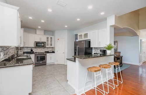 Forest Isles House | Dock, Kayaks, Pool, JACUZZI, ping pong, billiards, all beach gear, and more!