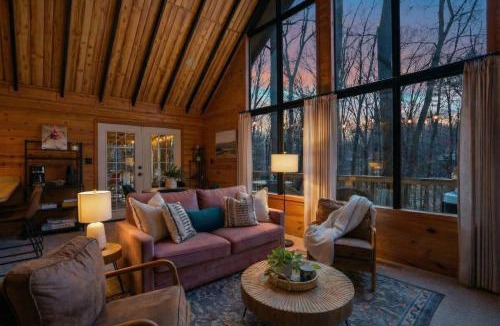 The Woods House | Dog-Friendly A-Frame with Hot Tub and Firepit
