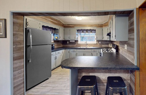 Bloomington Cabin | Dog-friendly cabin with direct access to public game lands, full kitchen, & W/D
