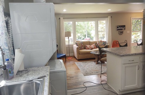 Jefferson Park Avenue House | Doggone Fun 3bdr UVA Home w/free breakfast.