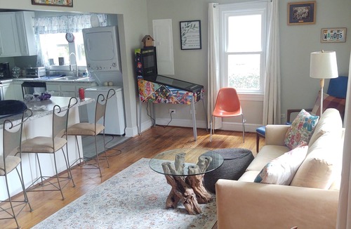 Jefferson Park Avenue House | Doggone Fun 3bdr UVA Home w/free breakfast.