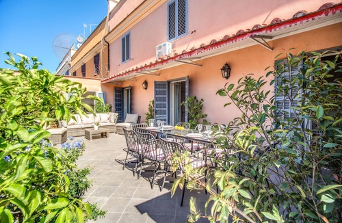 Rione XVI Ludovisi Apartment | Dolcevita Terrace