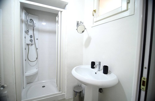 Nuoro House | Domo Peonia Bianca