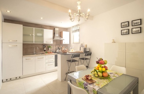 Santa Lucia Apartment | Domus Claudia - Holiday Homes