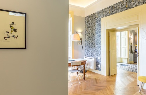 Vittorio Emanuele Apartment | Donna Costanza - Stylish and Panoramic Flat