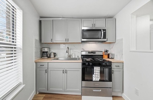 South Hills Apartment | Dormont Pittsburgh 2 Modern and Bright 1Bedroom Apartment With Free Parking
