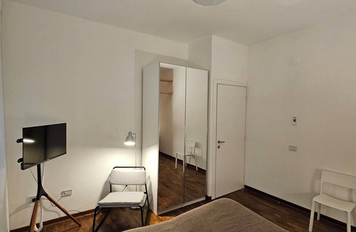 Potenza House | Double or Twin - Private Bathroom Inside and Private Parking in Loco