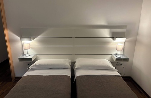 Potenza House | Double or Twin - Private Bathroom Inside and Private Parking in Loco