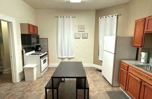Windsor Park Apartment | Downtown 1BR Stay | Walk to Cafes & Parks