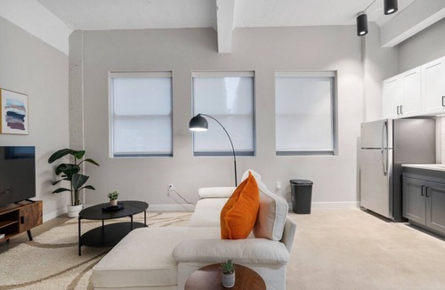 Downtown Cincinnati Apartment | Downtown 1BR with Gym, Wi-Fi & Coworking Space