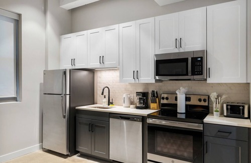 Downtown Cincinnati Apartment | Downtown 1BR with Gym, Wi-Fi & Coworking Space