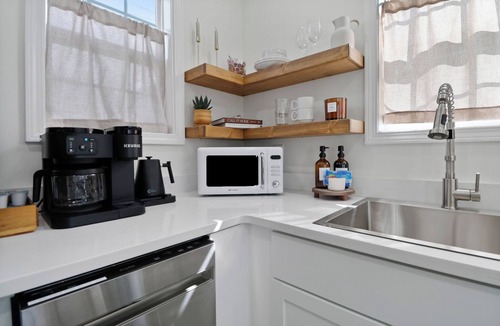 Valparaiso House | Downtown 2 BR Cottage w/King Bed
