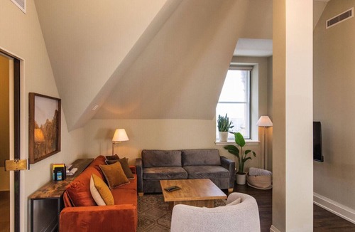 East Town Apartment | Downtown Luxury 2BR Penthouse Loft | Sleeps 8-9