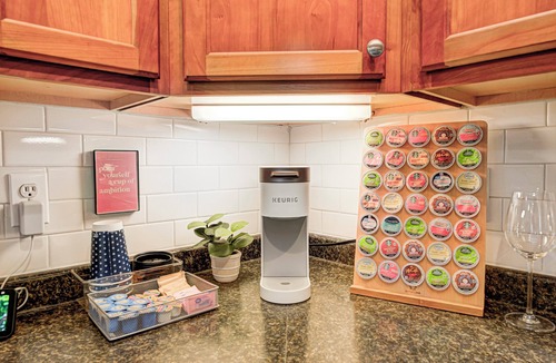 Kennedy King Condo | Downtown retreat 5mins to Bottleworks and Mass Ave w/Garage