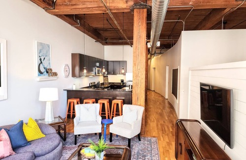 Downtown West Apartment | Downtown STL Loft Sleeps 8 + Parking + W/D + Pets