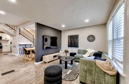 Dundee-Happy Hollow Historic District House | Dundee 3Br2Ba house sleeps 9 plus crib central Omaha