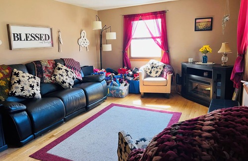 Appleton House | EAA Rental Home with landscaped yard, deck & AC