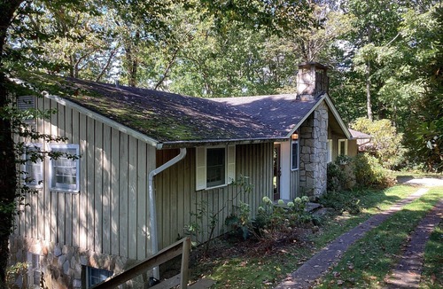 Highlands House | Easemont -Historic Satulah Mountain IN TOWN- 4 BR Vacation Rental