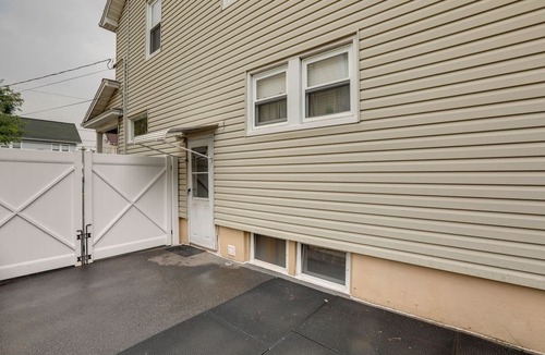 Elizabeth Apartment | Easy Access to NYC & Newark Airport! Apt w/Pool