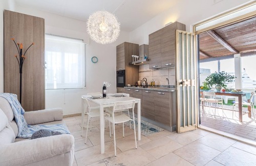 Santa Maria del Focallo House | Edoné, apartment facing a sandy beach