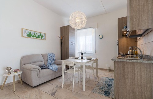Santa Maria del Focallo House | Edoné, apartment facing a sandy beach