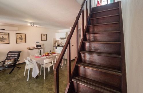 Vernazza Apartment | El Nin Apartment with Terrace & AC