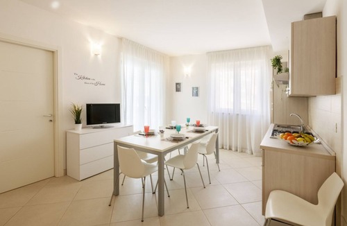 San Benedetto del Tronto House | Elegant three-room apartment first row to the sea