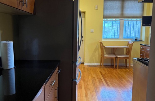North Kenwood Condo | Elegant 3BR/2BA Hyde Park Retreat ~ Private Deck ~ Near UChicago & Lakefront