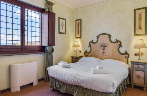 Canalicchio House | Elegant apartments in Resort with swimming pool set in nature