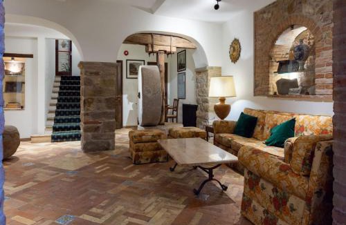 Canalicchio House | Elegant apartments in Resort with swimming pool set in nature