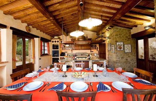 Cortona House | Elegant country barn in Cortona 2bed2bath with shared pool & gorgeous gardens