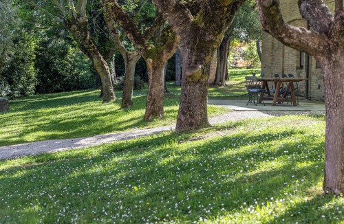 Loro Piceno House | Elegant country house with private pool for families and large groups of friends