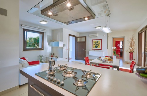 Marina di Ragusa Villa | Elegant family villa,big heated pool,400 mt. to the sea, garden, bbq,free wi-fi.