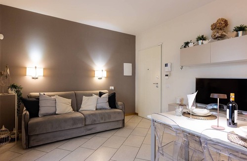 Isolotto Apartment | Elegant Location + PARKING!