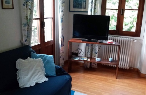 Castello House | Elegant private room with lake view balcony